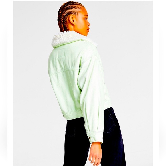 LEVI’S Sherpa Baby Baggy Cropped Trucker Jacket, NWT - Picture 2 of 12